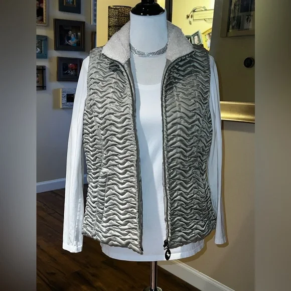 Cowgirl Up Puffer Vest - Picture 3 of 9